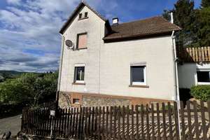 Viel Platz zum Leben: Haus mit 155 m² Wohnfläche auf 2.354 m² Grundstück in Löhnberg – Die vollständige Adresse der Immobilie erhältst du vom Anbieter., 35792 Löhnberg – Vorschaubild 4
