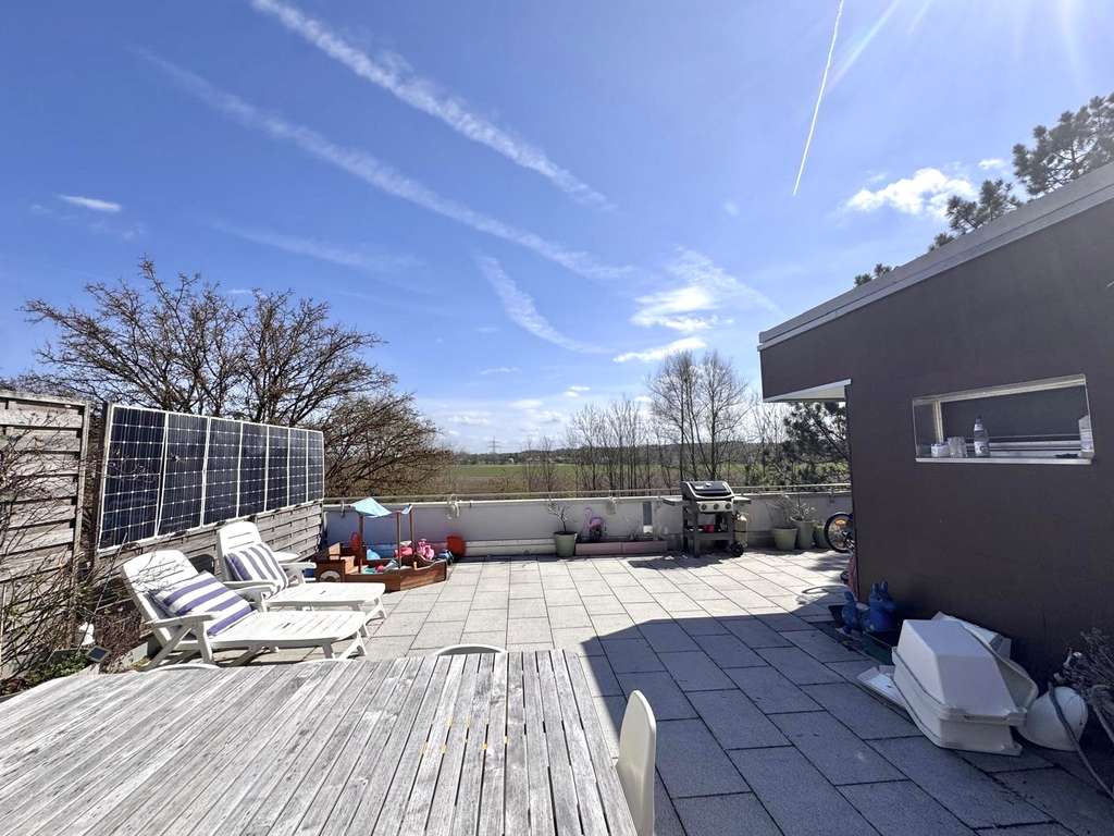Immobilie in Puchheim - Provisionsfrei: Maisonette mit 64 m² Dachterrasse, freiem Blick und Nähe zu München - Bild 0