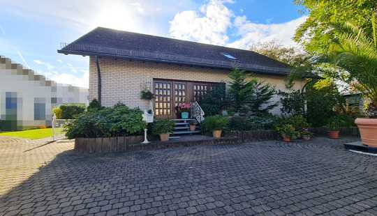 Bild von Großes Einfamilienhaus mit Einliegerwohnung in ruhiger Lage