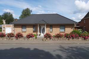 Stilvoll saniert: Moderner Bungalow in Winnert
