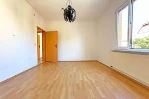 Zentral in S-Feuerbach: 3-Zi.-Altbauwohnung mit Stellplatz & Einbauküche – ideal auch als WG – Die vollständige Adresse der Immobilie erhältst du vom Anbieter., 70469 Feuerbach-Mitte, Stuttgart – Vorschaubild 5