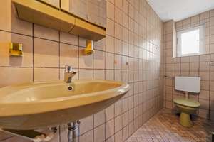 Wohnhaus mit Potenzial: zwei Doppelhaushälften in Münsingen – Die vollständige Adresse der Immobilie erhältst du vom Anbieter., 72525 Münsingen – Vorschaubild 14