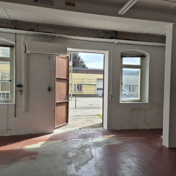 Attraktive Lagerhalle in der Nähe von A4