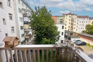 Charmante 3-Zimmer-Altbauwohnung mit zwei Balkonen im Jenaer Damenviertel – Die vollständige Adresse der Immobilie erhältst du vom Anbieter., 7743 Jena-Zentrum, Jena – Vorschaubild 4