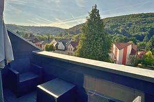 Uni-Nähe: Schöne 3 1/2 ZKB-Wohnung mit Kamin & Loggia, zentral in Saarbrücken-Scheidt