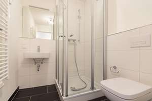Dachgeschosstraum mit Galerie & Balkon | 2 Bäder | Aufzug | Dielenboden | Stellplatz mgl. – Wurzner Straße 156a, 4318 Sellerhausen-Stünz, Leipzig – Vorschaubild 10