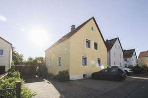 Einfamilienhaus mit idyllischem Garten – ideales Renovierungsprojekt
Auch als Investobjekt geeignet! – Die vollständige Adresse der Immobilie erhältst du vom Anbieter., 92421 Schwandorf – Vorschaubild 1