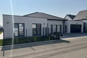 *RE/MAX Exklusiv!* Energieeffizienzhaus A Bungalow BJ 2022 mit 10 Jahren Garantie plus Ausbaureserve – Breisgau-Hochschwarzwald (Kreis) – Vorschaubild 1