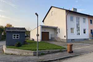 Viel Freiraum: Doppelhaushälfte in Oberschneiding – Ringstr. 10, 94363 Oberschneiding – Vorschaubild 2