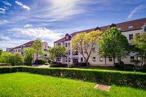 Terrasse mit eigenem Garten, Tageslichtbad, Einbauküche, etc. Wohlfühlen in Seidnitz. – Suttnerstraße 14, 1237 Seidnitz/Dobritz, Dresden – Vorschaubild 1