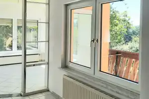 Charmante Doppelhaushälfte in Schneckenlohe – Perfekt gepflegt mit modernen Annehmlichkeiten – Kronach (Kreis) – Vorschaubild 3