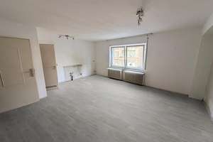 Tolle stadtnahe Lage / Werastraße: Zimmer mit abg. WC (27 qm) + gem. Bad * renoviert! – Die vollständige Adresse der Immobilie erhältst du vom Anbieter., 70190 Kernerviertel, Stuttgart – Vorschaubild 1