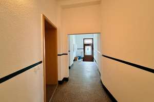Praktisch geschnittene 2-Zimmer-Wohnung mit Einbauküche und Bad – gut vermietet in attraktiver Sc – Die vollständige Adresse der Immobilie erhältst du vom Anbieter., 9113 Schloßchemnitz, Chemnitz – Vorschaubild 3
