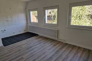 Wunderschöne, lichtdurchflutete 2-Zimmer-Dachgeschosswohnung – Gartsträucherstraße 84, 47137 Duisburg – Vorschaubild 3