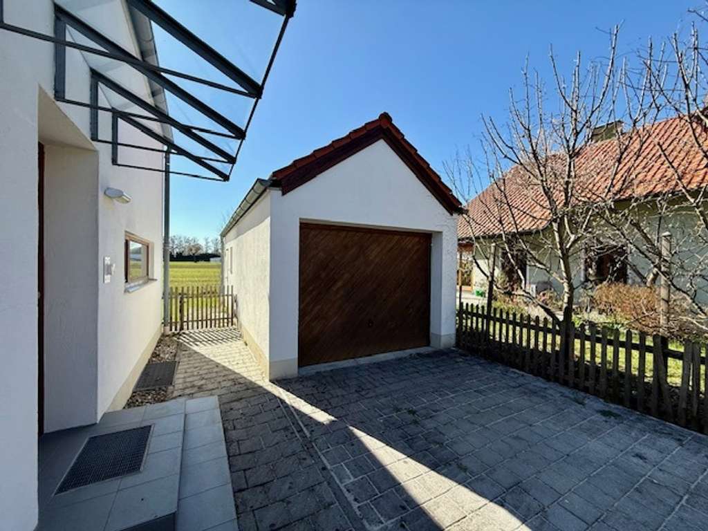 Immobilie in Fraunberg - TOP-LAGE: Helles Zweifamilienhaus mit Weitblick & großem Garten! - Bild 3