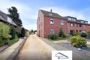 Ein- bis Zweifamilienhaus in Brüggen – großer Garten, 3 Garagen, vielseitig nutzbar