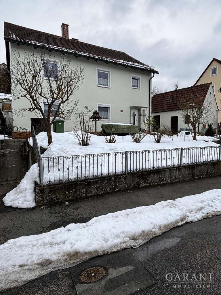 Immobilie in Kümmersbruck - Freistehendes Einfamilienhaus mit großem Grundstück und Fernblick - Bild 0
