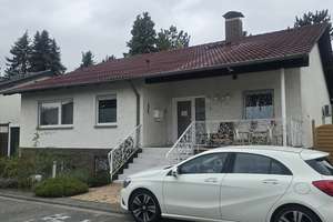 Ihr neues Familienzuhause mit Wohlfühlfaktor – Haus mit Garten, Terrasse, Balkon, 2 Kaminen & Sauna – Die vollständige Adresse der Immobilie erhältst du vom Anbieter., 63110 Rodgau – Vorschaubild 1