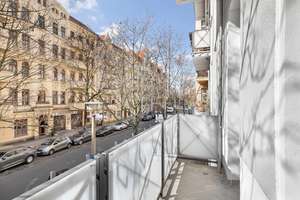 Prenzlauer Berg: Frisch sanierte 4-Zimmer Altbauwohnung, Süd-Balkon, Wohnküche, Stuck, ruhige Lage – Erich-Weinert-Straße 9, 10439 Prenzlauer Berg, Berlin – Vorschaubild 5