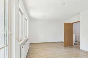 Bezugsfreie Maisonettewohnung mit 3 nutzbaren Räumen und Garten ! – Türkisstraße 7, 4319 Engelsdorf, Leipzig – Vorschaubild 3