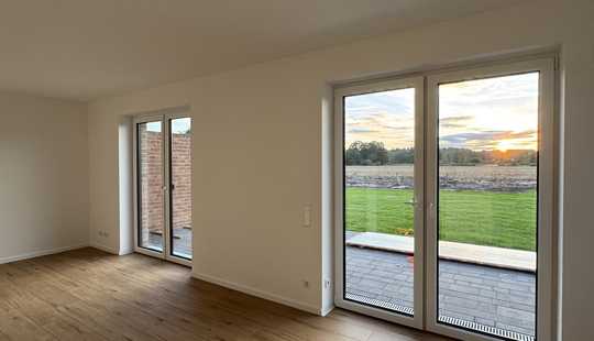 Bild von Moderne Doppelhaushälfte in Huntlosen – Neubau mit hochwertiger Ausstattung und Blick ins Grüne