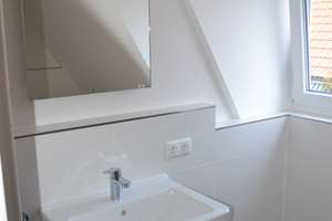 Provisionsfreie 3-Zimmer-Dachgeschosswohnung mit Dachterrasse, EBK & TG in Großhadern – Die vollständige Adresse der Immobilie erhältst du vom Anbieter., 81375 Neuhadern, München – Vorschaubild 7