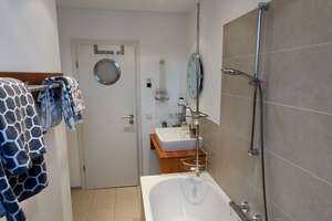 Moderne Dachgeschosswohnung mit Blick über Wuppertal – Die vollständige Adresse der Immobilie erhältst du vom Anbieter., 42107 Elberfeld, Wuppertal – Vorschaubild 9