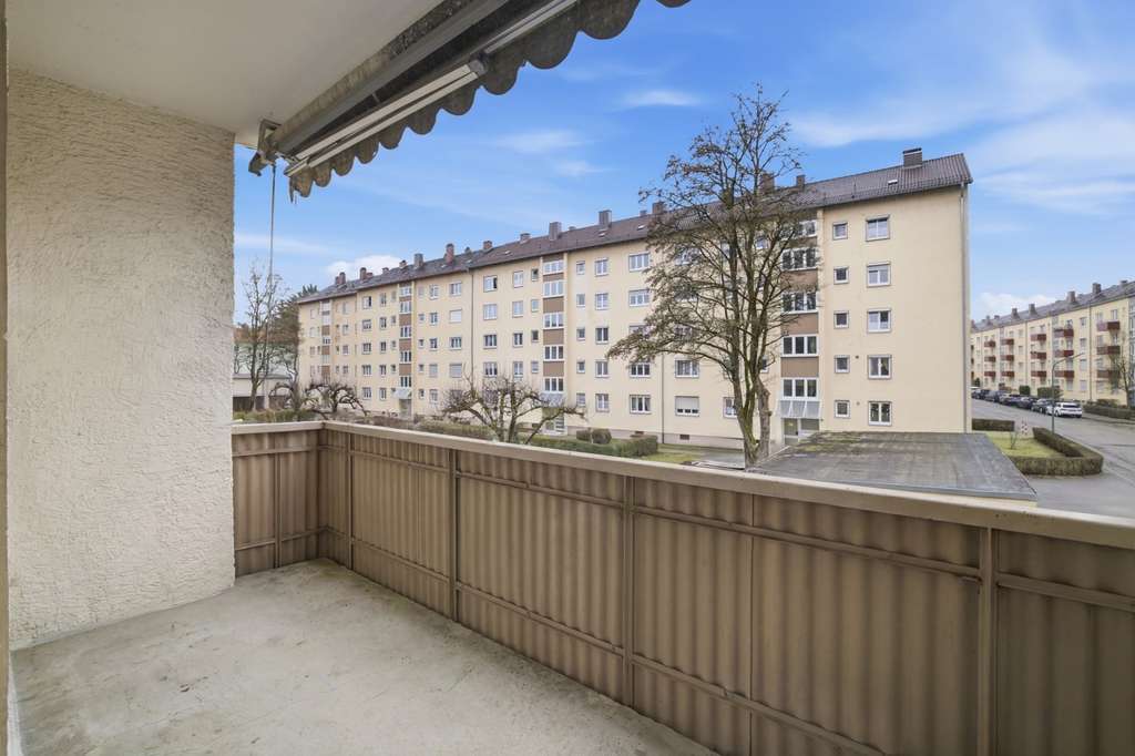 Immobilie in Augsburg - Vermietete 3-Zimmer-Wohnung mit Balkon in Augsburg-Göggingen mit Erbbaurecht - Bild 1