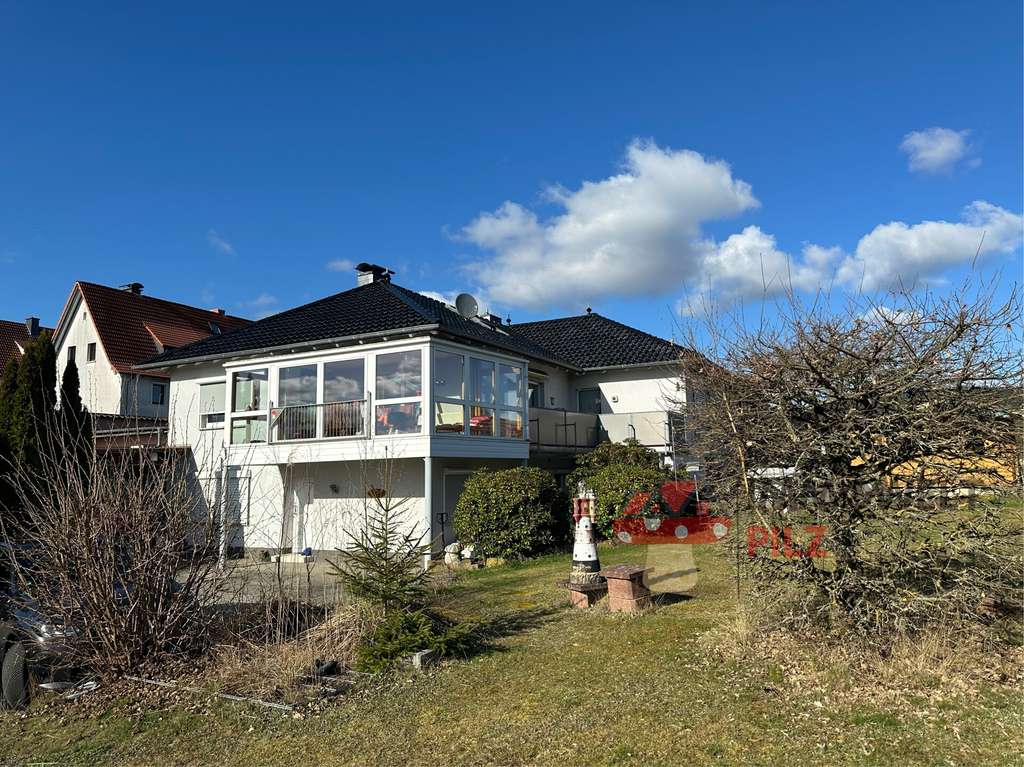 Immobilie in Sinntal - Exklusives Familiendomizil mit Einliegerwohnung, Pool und weitläufigem Grundstück - Bild 1