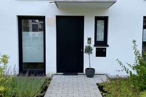 Neuwertige Wohnung mit Stadthaus-Charakter - ohne Makler / bei Bedarf voll möbliert