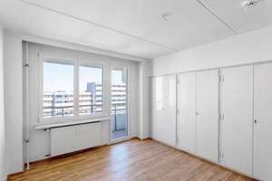 Vier Zimmer, alle mit Loggienzugang: Wohnen im 12. Stock, Berlin-Mitte – Die vollständige Adresse der Immobilie erhältst du vom Anbieter., 10117 Mitte (Ortsteil), Berlin – Vorschaubild 9