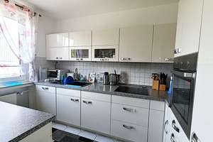Charmante Eigentumswohnung in gepflegtem Mehrfamilienhaus mit idealer Raumaufteilung, Garage und Kel – Die vollständige Adresse der Immobilie erhältst du vom Anbieter., 28325 Tenever, Bremen – Vorschaubild 2