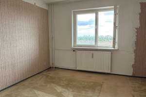 3-Zimmer-Wohnung mit Loggia und Weitblick über Berlin – Fahrstuhl, 2 Stellplätze, Renovierungsobjekt – Die vollständige Adresse der Immobilie erhältst du vom Anbieter., 12349 Buckow, Berlin – Vorschaubild 7