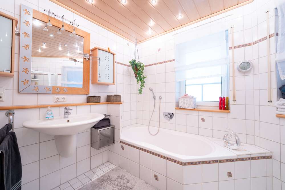 Immobilie in Weisel - ***Raumvielfalt und Gartenidylle*** - Bild 12