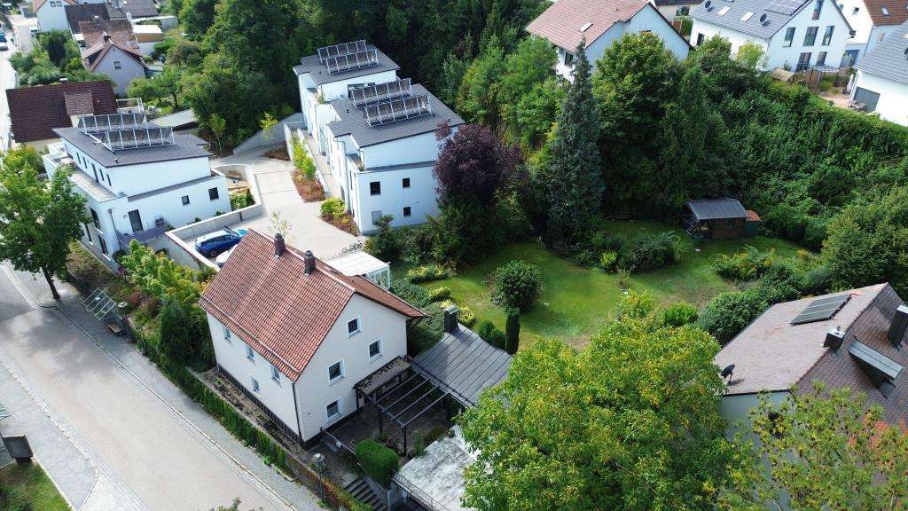 Immobilie in Lappersdorf - Mehrfamilienhaus mit Entwicklungspotenzial Lappersdorf – Naturverbunden und Stadtnah - Bild 0