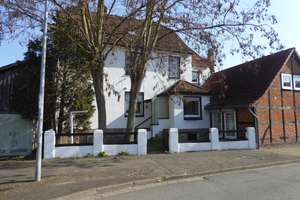 Zwei Generationen - ein Zuhause! Zwei Wohnungen, zwei Garagen, schöner teilbarer Garten – Am Schützenplatz 1, 30926 Seelze – Vorschaubild 3