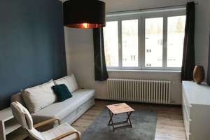 Ruhe über den Dächern von Steglitz – Bezugsfreie Altbauwohnung mit Südwest-Balkon ins Grüne – Die vollständige Adresse der Immobilie erhältst du vom Anbieter., 12169 Steglitz, Berlin – Vorschaubild 1
