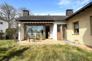 Erholungsparadies: Winkelbungalow in idyllischer Waldrandlage - 2 Terrassen - großer Garten - 700 m² – Rheinisch-Bergischer Kreis – Vorschaubild 1