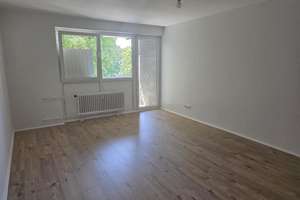 Frisch renovierte familienfreundliche 3-Zimmer-Wohnung mit Balkon