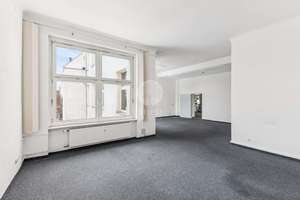 Großzügige Altbaueinheit mit sehr hohen Decken und Entwicklungspotenzial in ruhiger, zentraler Lage – Die vollständige Adresse der Immobilie erhältst du vom Anbieter., 10777 Schöneberg, Berlin – Vorschaubild 3