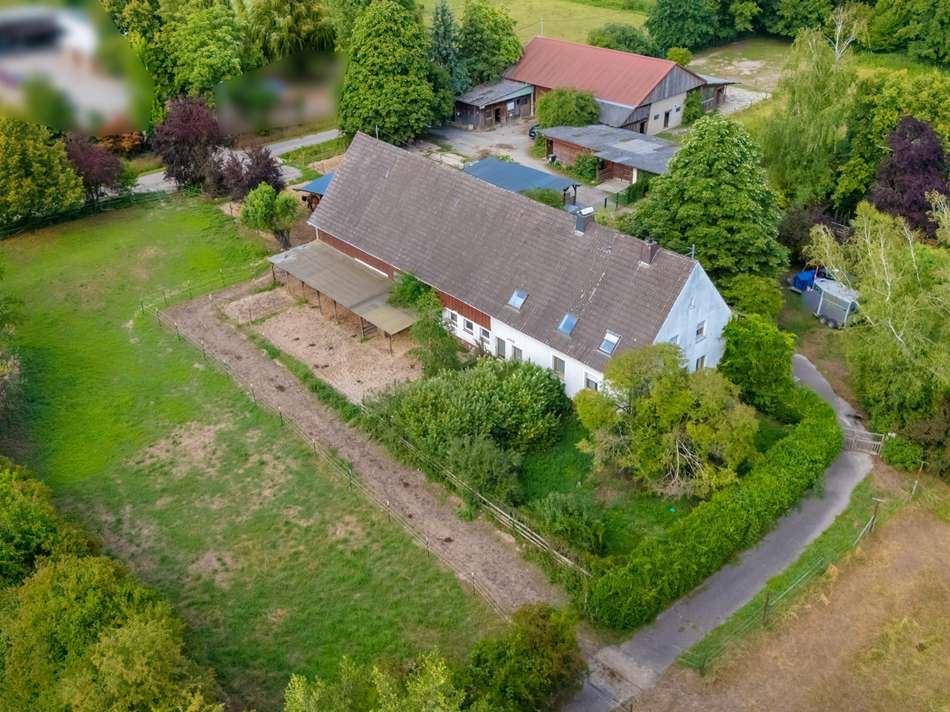 Wohnhaus mit Hausstall