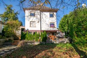 Zweifamilienhaus mit Garage für zwei Generationen oder eine große Familie