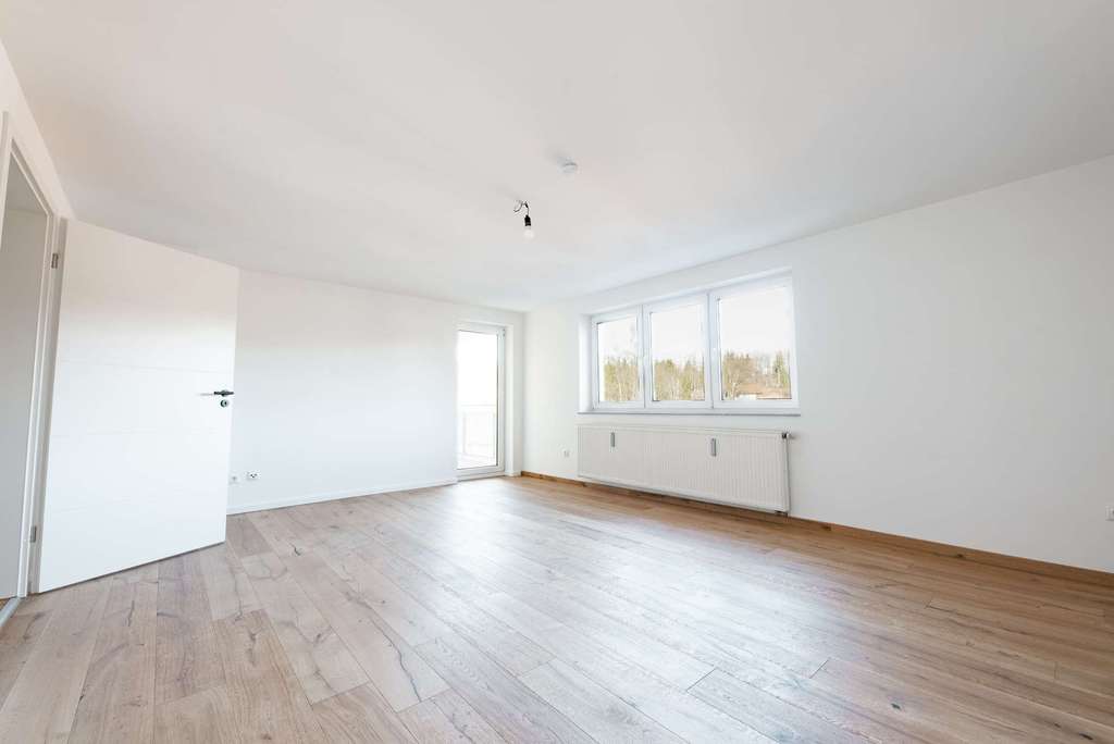 Immobilie in Miesbach - Stilvoll kernsaniert & bezugsfrei: Lichtdurchflutete 3-Zimmer-Wohnung im Miesbach, direkt am Bach - Bild 0