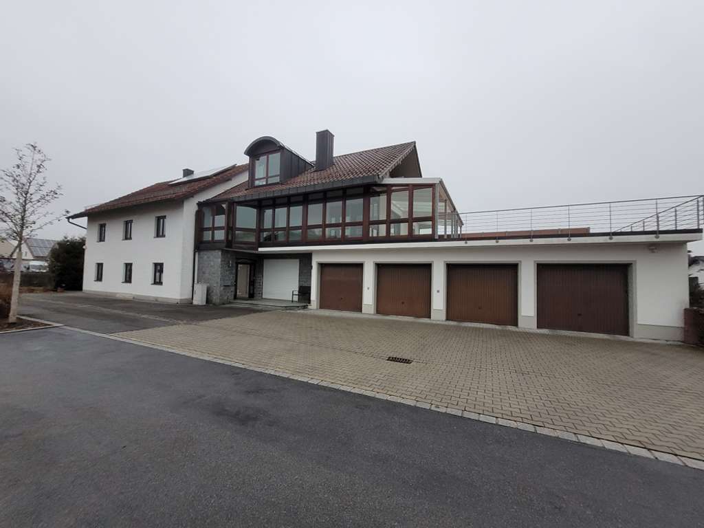 Immobilie in Moos - Großzügiges 3-Parteienhaus Nähe Osterhofen/Langenisarhofen - Bild 0