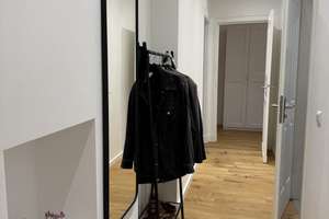 ZWISCHENMIETE (2-3 MO) - Sonnige, möblierte 2-Zimmer-Dachgeschosswohnung – Die vollständige Adresse der Immobilie erhältst du vom Anbieter., 10245 Friedrichshain, Berlin – Vorschaubild 1