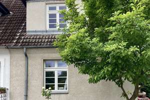 Kernsaniertes Reihenendhaus in der Waldsiedlung Hakenfelde mit Dachterrasse und Garten