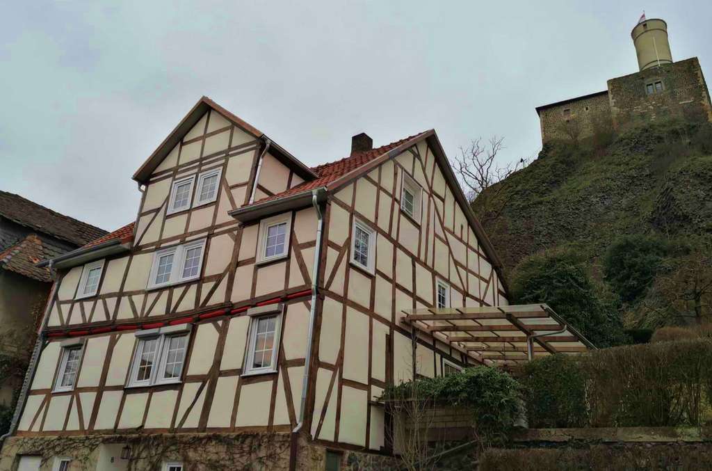 Immobilie in Felsberg - Schönes Fachwerkhaus mit großem Garten unterhalb der Felsburg - Bild 0