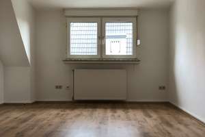 Uni-Nähe: Charmante Dachgeschosswohnung mit Einbauküche & Garten  – Spicherner Straße 24, 44149 Dorstfeld, Dortmund – Vorschaubild 2