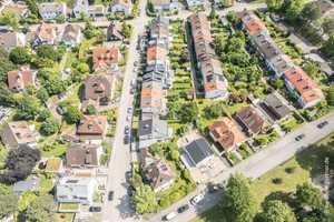 Charmantes Reiheneckhaus mit Ausbaupotential und herrlichem Südwest-Garten – München – Vorschaubild 3