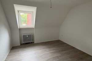 Klein, aber fein: sanierte 2,5-Raum Dachgeschosswohnung erwartet Sie! – Am U-Bogen 13, 45327 Essen – Vorschaubild 3